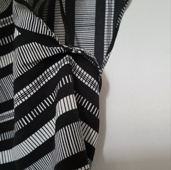 XX SOLD XX Black & white womens blouse, size M - Picture 4 of 4